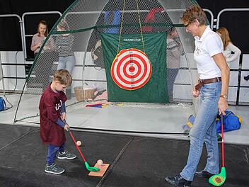 Auch Golf wurde in der Arena angeboten. Foto: RiegerPress