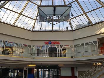 Öd und leer: das Atrium neben dem Bahnhof in Bamberg. Foto: Sabine Christofzik