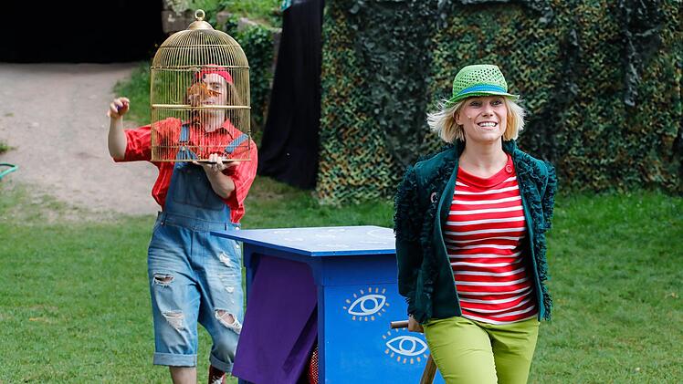 Gastregisseurin Stephanie Kuhlmann hat mit dem Stück "Der Räuber Hotzenplotz" einen rasanten Theaterspaß inszeniert. Foto: Matthias Hoch