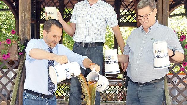 Laura Schad wird mit ihrem "Gesellensud" getauft. Foto: pr