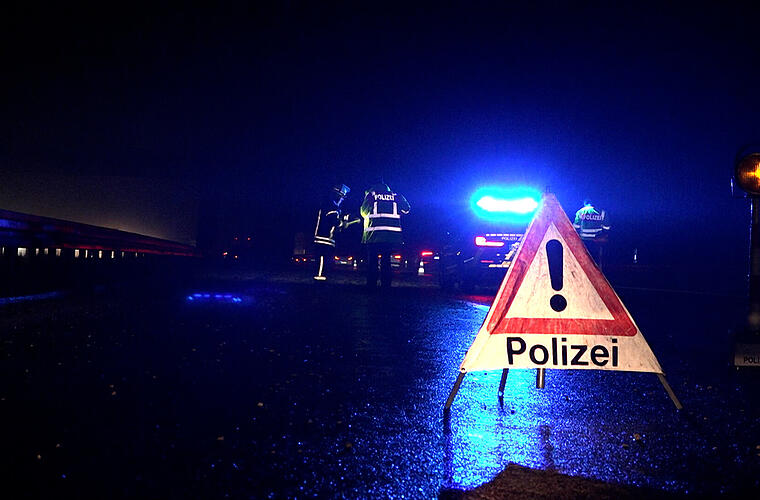 Frontalzusammenstoß: Zwei Autos krachen zwischen Tschirn und Steinwiesen ineinander - Rettungshubschrauber im Einsatz