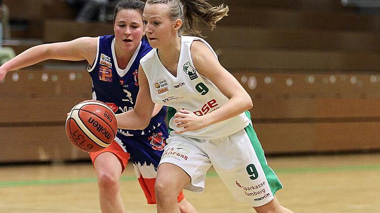 Neun Punkte steuerte Ramona Hesselbarth (r.) zum Erfolg der DJK-Damen im Pokal bei. Foto: sportpress