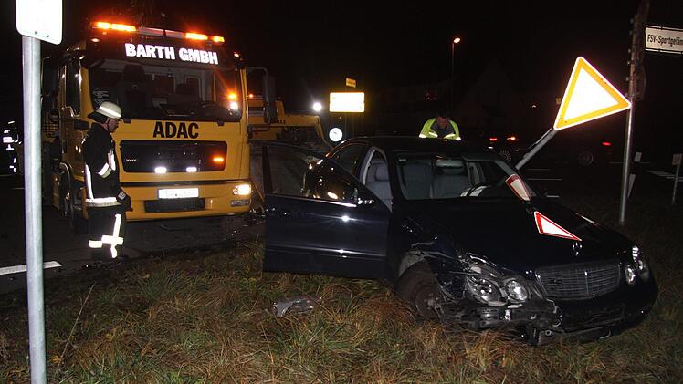 Bei dem Zusammenstoß entstand hoher Sachschaden.    Foto: Richard Sänger