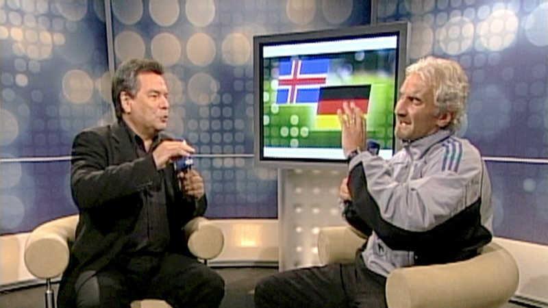 Am 6. September 2003 rastete Rudi Völler bei Waldemar Hartmann aus: "Weißbier-Waldi" ist seither ein fester Begriff. Foto: ARD/NDR dpa