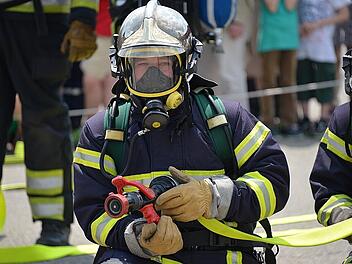 Insgesamt waren 30 Feuerwehrleute vor Ort. Der Brand könnte gelöscht werden. (Symbolbild)