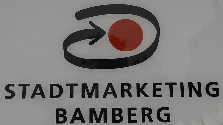 Mehr Leben in der Innenstadt: Das Logo von Stadtmarketing signalisiert die wirtschaftlichen Ziele des Vereins.  Mit knapper Mehrheit erhielt  Stadtmarketing wirtschaftliche Planungssicherheit in den nächsten drei Jahren.  Foto:  Ronald Rinklef