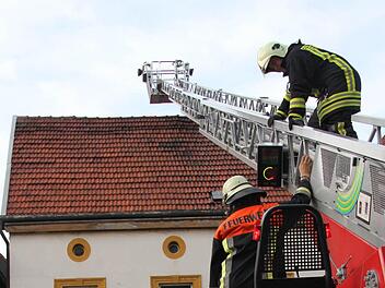 Im Gebäude einer ehemaligen Bäckerei in der Haßfurter Unteren Hauptstraße war ein Brandstifter schon im April am Werk; jetzt schlug er wieder zu, und zwar im Nachbargebäude. Foto: Archiv