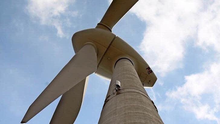 Das Thema Windkraft erhitzt in Hollfeld und Umgebung weiterhin die Gemüter. Nach dem Scheitern der Bürgerentscheide fordert die Bürgerinitiative in einem Schreiben an die Rechtsaufsicht nun die Annullierung der Abstimmung.  Foto: Archiv
