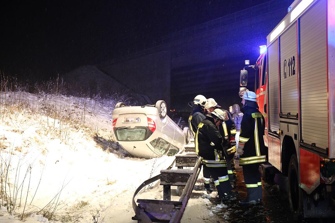 19-Jähriger überschlägt sich auf A72 bei Hof