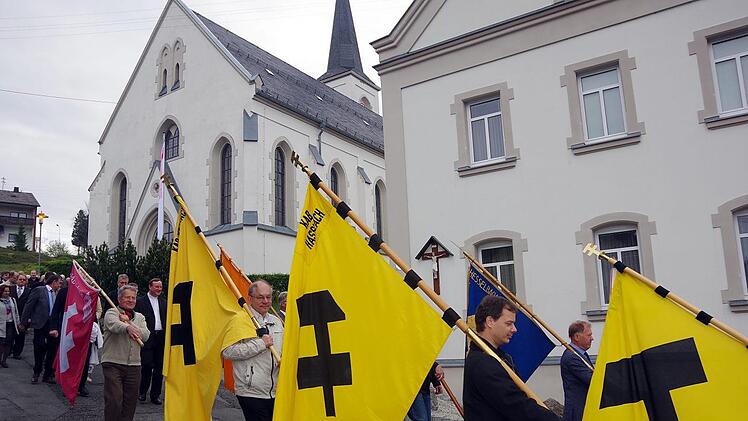 Am Festzug durch Wilhelmsthal beteiligten sich zahlreiche KAB-Abordnungen.Heike Schülein