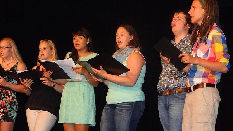 Dass sie singen können, bewiesen auch der Mitglieder des Dienstagschors - und das an einem Donnerstag.