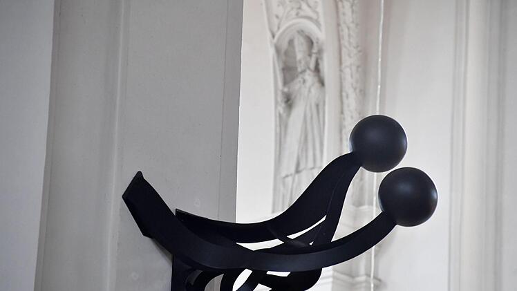 Die Skulptur  "Stärker als der Tod" des Portugiesen ist bereits dauerhaft in der Kirche St. Stephan zu sehen.    Foto: Ronald Rinklef