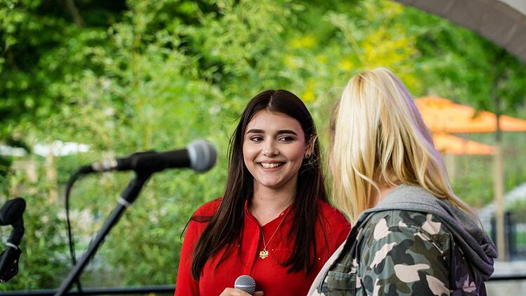 Die Bandklassen an der Gottfried-Neukam-Mittelschule "Bass(t) scho!" und "Crazy Frogs" sowie die Schulband "No Name" begeisterten ihr Publikum beim Festival "rock.im.puls - Bandklassen on stage". Foto: privat
