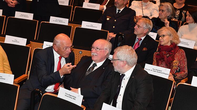 Im Gespräch: Der frühere Landrat Günther Denzler, Wilhelm Wennig und Uni-Präsident Godehard Ruppert