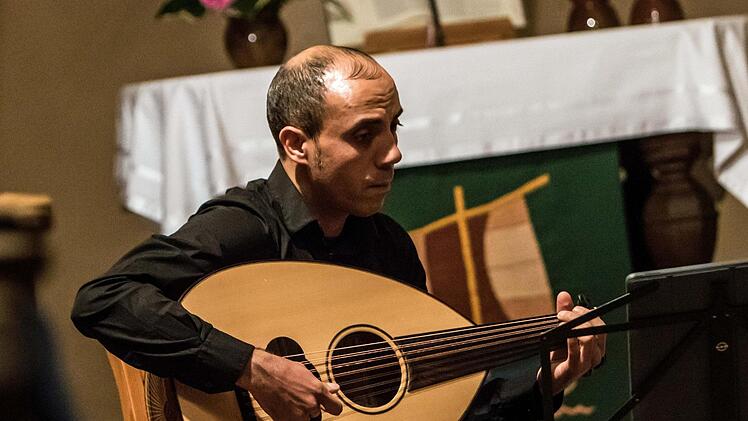 Der Lautenvirtuose Nehad el Sayed und die Perkussionistin Nora Thiele begeisterten bei ihrem Konzert in der Johanneskirche Elsa.Foto: Jochen Berger