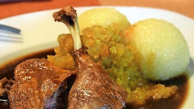 Der Landkreis Kronach z&auml;hlt kulinarisch zu den Aush&auml;ngeschildern in Bayern. Zum Beispiel passen die Gstopftn Rumm aus Wallenfels perfekt zu Br&auml;ten und Kl&ouml;&szlig;en. Foto: Stadt Wallenfels