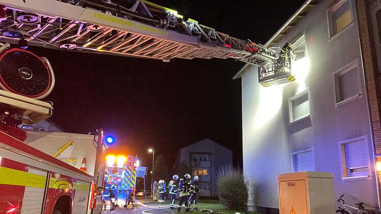Schweinfurt: Brand durch Campingkocher ausgelöst - Bewohner wird in Klinik gebracht