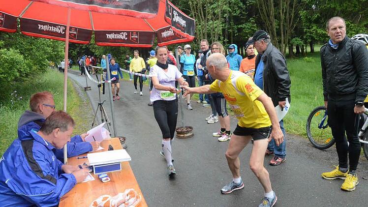 Rennsteig-Staffellauf in Tettau.  Foto: Karl-Heinz Hofmann