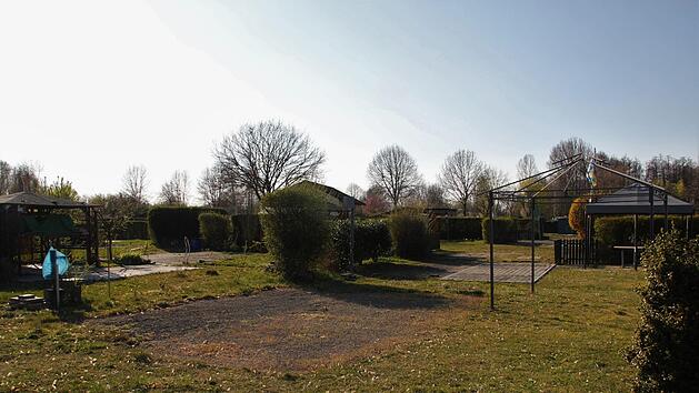 Ein brauner Erdfleck, wo die Dauercamper sonst ihre Wohnmobile in Sand aufstellen.  Foto: Julia Scholl