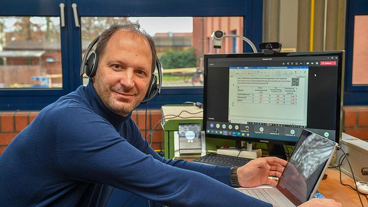 Markus Zeller unterrichtet an der Berufsschule Metalltechnik. Er arbeitet mit Live-Streams aus der Werkstatt und Erklärvideos. Ronald Rinklef