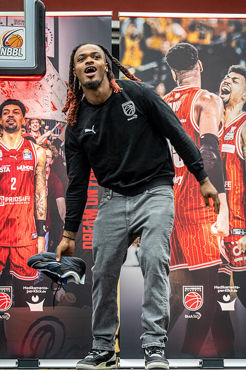 Freak City feiert seine Pokal-Helden.