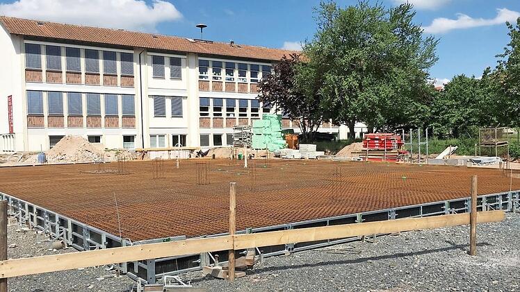 Hier fließt das meiste Geld hinein: der Anbau an die Schule fürs Kinder-, Jugend- und Kulturzentrum.  Foto: Gemeinde Oberhaid