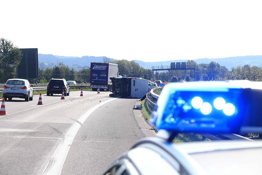 Landkreis Haßberge: Kleintransporter kippt auf  A 70