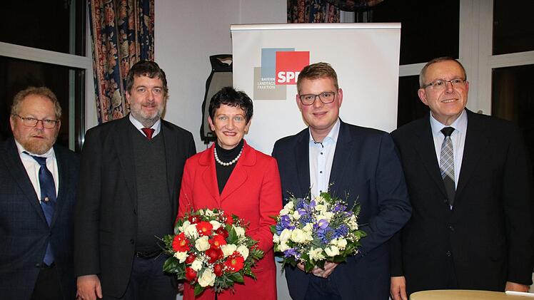 Gruppenbild mit Dame: (von links) MdL Klaus Adelt, Jörg Nürnberger (Kreisverband Fichtelgebirge), Landtagskandidatin Inge Aures, Bezirkstagskandidat Holger Grießhammer und Stimmkreisvorsitzender Stephan Unglaub
