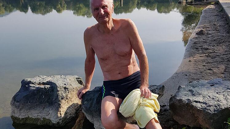 Walter Edelmann gehört zu den Stammgästen am Badesee.