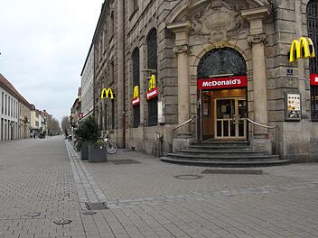 Dieb klaut McDonald's-Logo in Erlangen: Polizei fahndet nach gelbem "M"