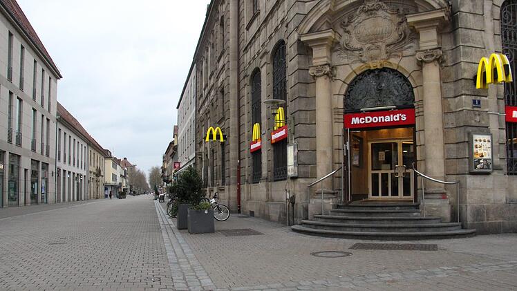 Ausgangsbeschränkung wegen des Coronavirus  in Erlangen: der Hugenottenplatz. Foto: Christian Bauriedel