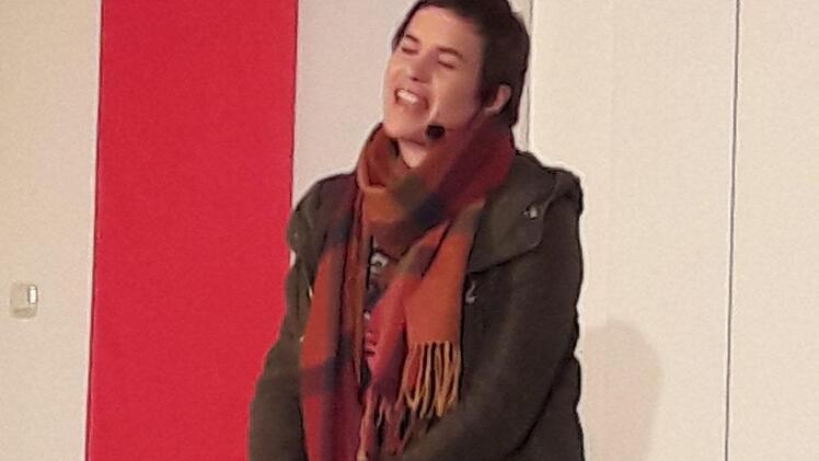 Jessy James LaFleur spielt eine Nacht im Flughafen. Foto: Hartmut Hessel