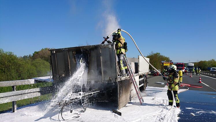 Der Brand wurde durch einen Trupp unter Atemschutz mit einem Schaumrohr gelöscht.  Foto: Feuerwehr Forchheim