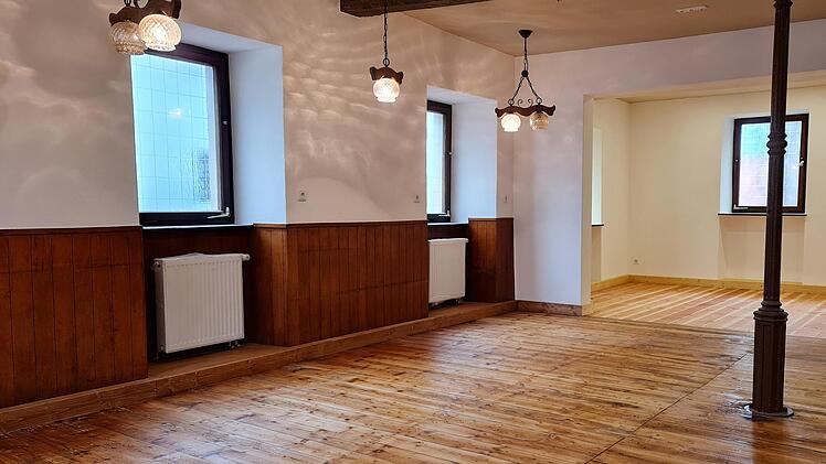 Das Gasthaus mit breiterem Durchgang.