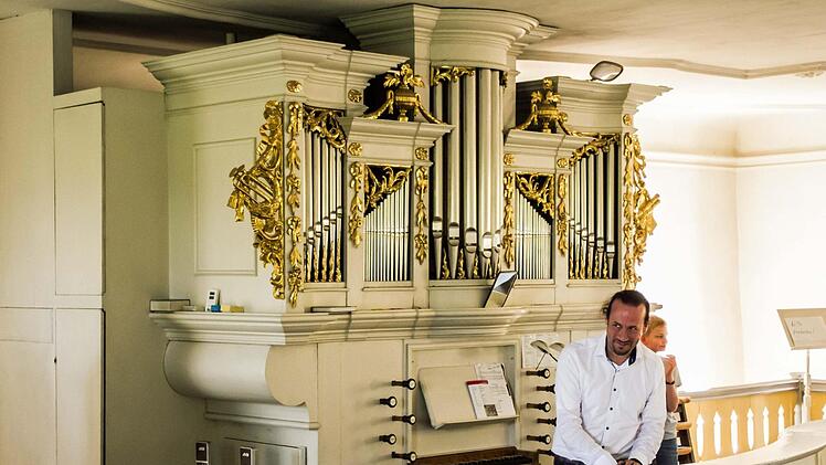 Matthias Grünert, Kantor der Frauenkirche Dresden, gastierte zum Auftakt seiner fränkisch-thüringischen Orgelfahrt in der Schlosskirche Ahorn. Foto: Jochen Berger