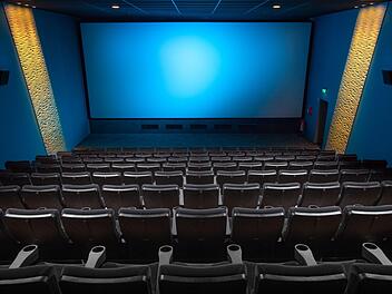 In einem Kino in Bochum hat ein Mann für einen "schrägen" Polizeieinsatz gesorgt. Nachdem er am Abend bei einem Film eingeschlafen war, musste ihn die Polizei befreien - gut sechs Stunden später Symbolfoto: Alfred Derks/pixabay.com In einem Kino in Bochum hat ein Mann für einen "schrägen" Polizeieinsatz gesorgt. Nachdem er am Abend bei einem Film eingeschlafen war, musste ihn die Polizei befreien - gut sechs Stunden später Symbolfoto: Alfred Derks/pixabay.com