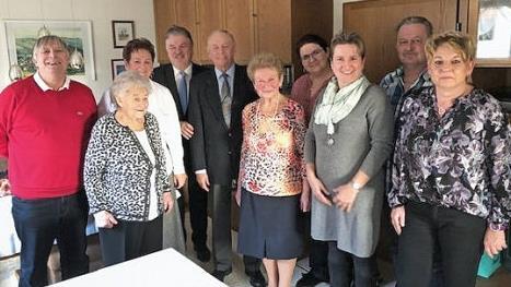 Eine große Gratulantenschar gab sich beim 85. Geburtstag von Georg Wamser ein Stelldichein. Unser Bild zeigt (von links) Otto Bauer, Wally Bauer, Tochter Karin Wamser, Landrat Klaus Peter Söllner, Georg und Betty Wamser, stellvertretende CSU-Ortsvorsitzende Heike Mayer, Bürgermeisterin und CSU-Ortsvorsitzende Doris Leithner-Bisani sowie Bernd und Renate Herde.  Foto: Klaus-Peter Wulf