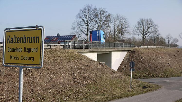Im Mai geht's los: Die Brücke über die Freiberger Straße in Kaltenbrunn muss erneuert werden. - Foto: Berthold Köhler