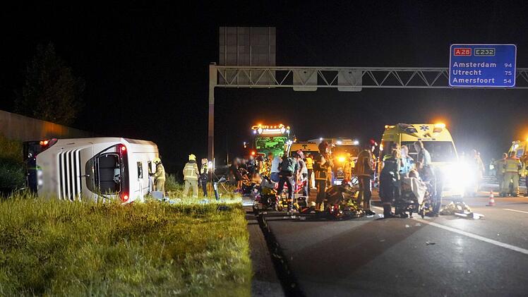 Niederlande: Schwerer Unfall mit Bus mit deutschen Sch&uuml;lern