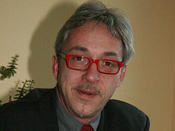 Veterinär Stefan Heckel ist nicht nur bei Seuchenerkrankungen zuständig, sondern er wird auch oft gerufen, wenn Tiere vernachlässigt werden oder es den Anschein hat.