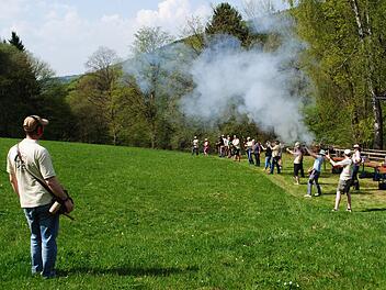 Sicherheitstraining der "Gaschtebarch Schützen" rund um den Erlenbrunnen Foto: Evelyn Schneider