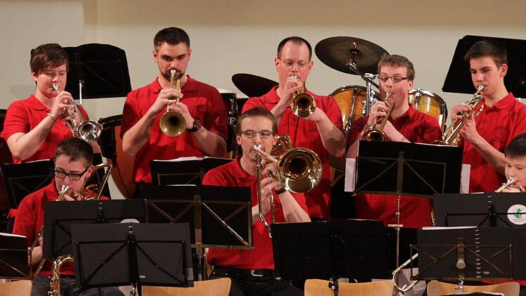 Ein Bläserensemble signalisierte mit "Heidi" das Ende der kurzen Pausen