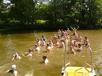 In der warmen Wörnitz galt es, fünf Kilometer zu schwimmen. Foto: privat