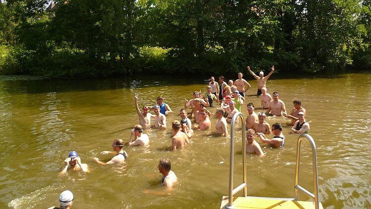 In der warmen Wörnitz galt es, fünf Kilometer zu schwimmen. Foto: privat
