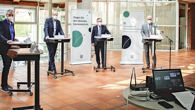 Stefan Stenzel, Michael Thiem, German Hacker, Alexander Tritthart, Martin Wirsching und Bärbel Vogel (v. l.) eröffneten die neue Fachschule.