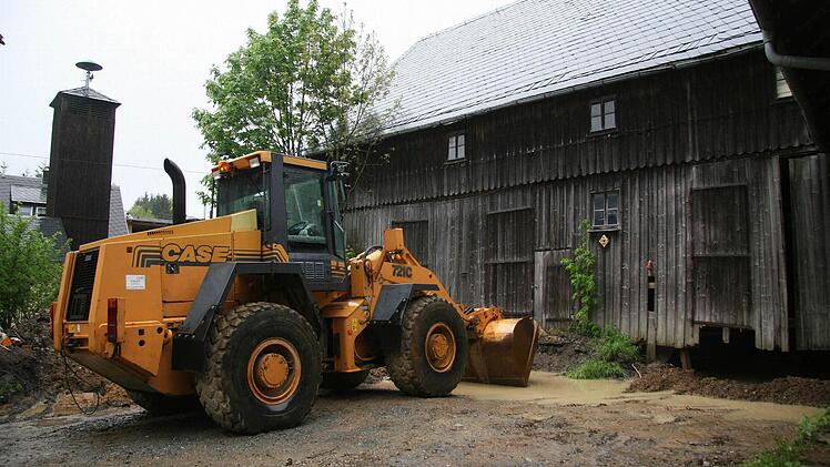 Die Scheune, die sich im Besitz von Baron Lerchenfeld befindet, wird die Heizzentrale.
