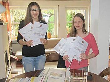Sarah Wiesend (l.) und Lena Hast haben in den vergangenen Jahren schon einige Urkunden gesammelt. Foto: Filiz Mailhammer