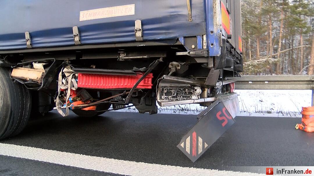 Schwerer Verkehrsunfall auf A3 bei Tennenlohe