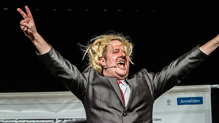 So feiert das Trio "TBC" die offizielle Premiere seines neuen Programms "Aller Unfug ist schwer" im Coburger Kongresshaus.