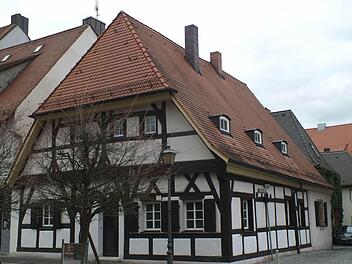 Das Gebäude am Kirchplatz ist rund 550 Jahre alt. Foto: Manfred Welker